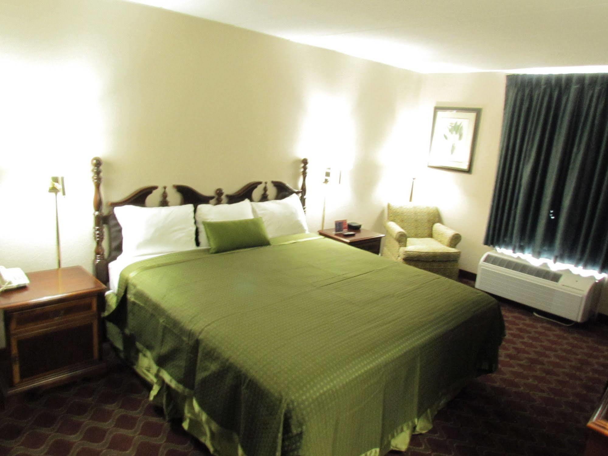Days Inn & Suites By Wyndham Springfield Oh Экстерьер фото